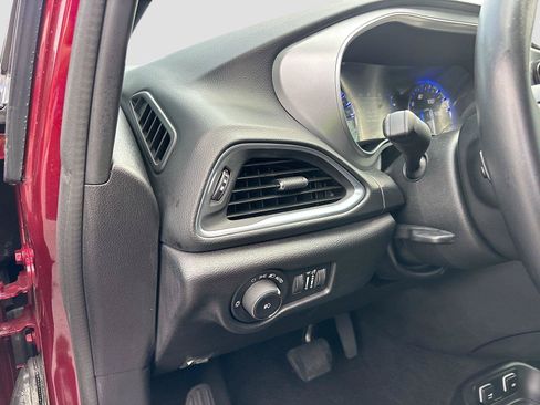 Used 2019 Chrysler Pacifica Touring Plus w/ S Appearance Package FWD image 11