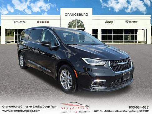 Used 2024 Chrysler Pacifica Touring-L FWD image 1