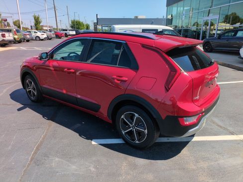 Used 2023 Kia Niro EX FWD image 5
