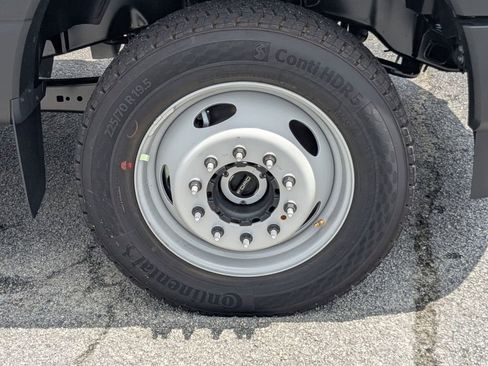 New 2025 Ford F550 4x4 Regular Cab Super Duty image 11