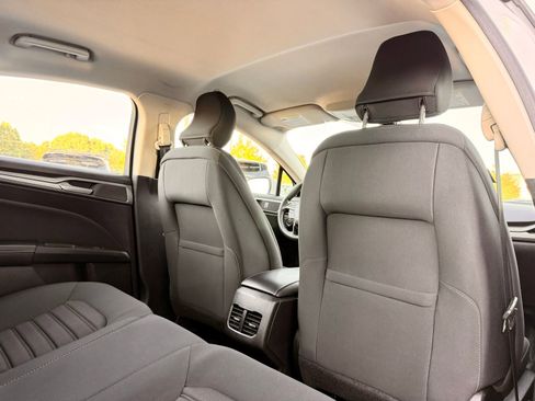 Used 2019 Ford Fusion SE FWD image 17