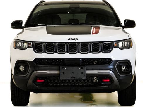 Used 2025 Jeep Compass Trailhawk AWD/4WD image 2