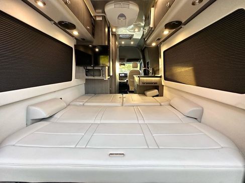 Used 2019 Mercedes-Benz Sprinter 2500 image 61