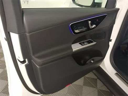 Used 2026 Mercedes-Benz GLC 300 4MATIC image 16