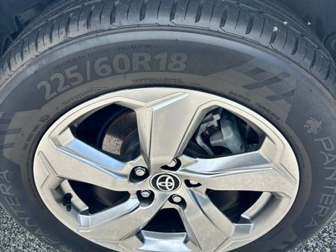 Used 2020 Toyota RAV4 Limited image 10