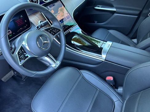 Used 2025 Mercedes-Benz GLC 350e 4MATIC image 10