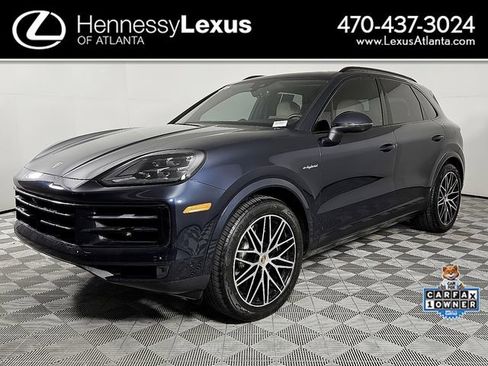 Used 2025 Porsche Cayenne Base image 1