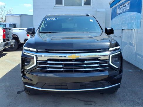 Used 2025 Chevrolet Suburban LT AWD/4WD image 2
