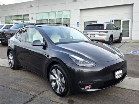 Used 2024 Tesla Model Y Long Range image 6