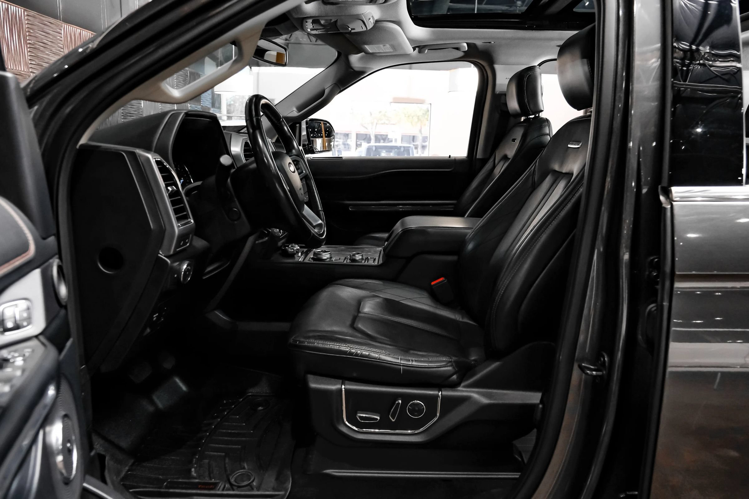 Used 2019 Ford Expedition Max Platinum AWD/4WD image 4