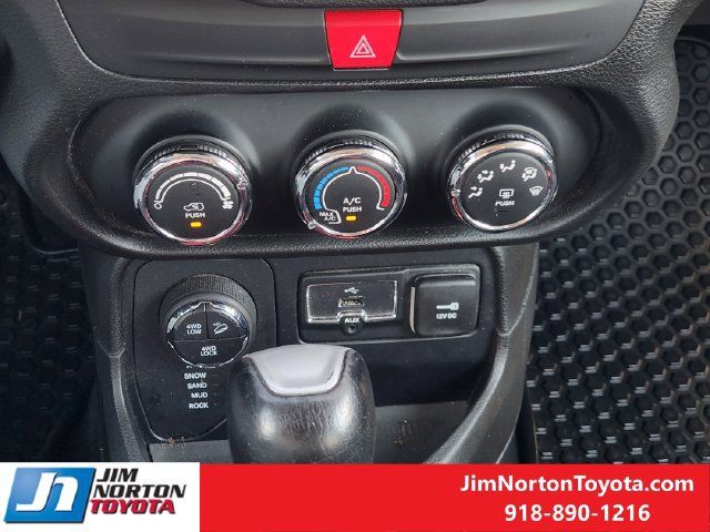 Used 2016 Jeep Renegade Trailhawk AWD/4WD image 20