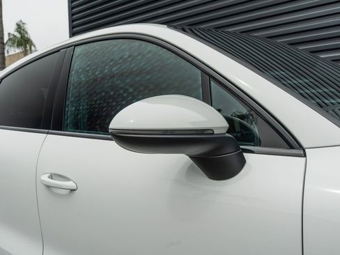 Certified 2023 Porsche Cayenne Platinum Edition w/ Premium Package Plus image 16