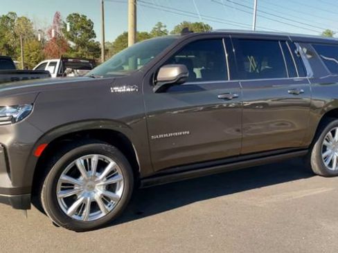 Used 2021 Chevrolet Suburban High Country w/ Premium Package RWD image 4