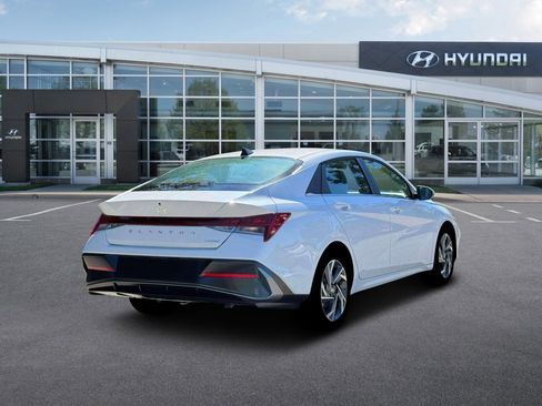 New 2026 Hyundai Elantra Limited FWD image 8