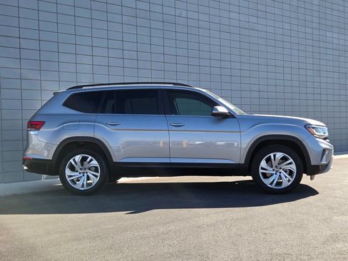 Used 2021 Volkswagen Atlas SE w/ Panoramic Sunroof Package FWD image 7