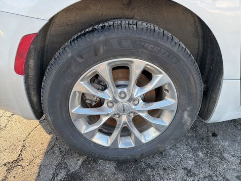 Used 2022 Chrysler Pacifica Touring-L image 26