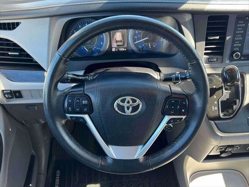 Certified 2020 Toyota Sienna XLE image 13