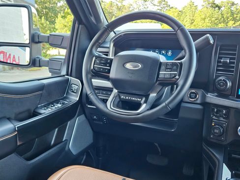 Used 2024 Ford F250 Platinum AWD/4WD image 9