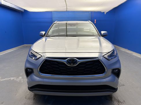 Used 2021 Toyota Highlander Platinum image 3