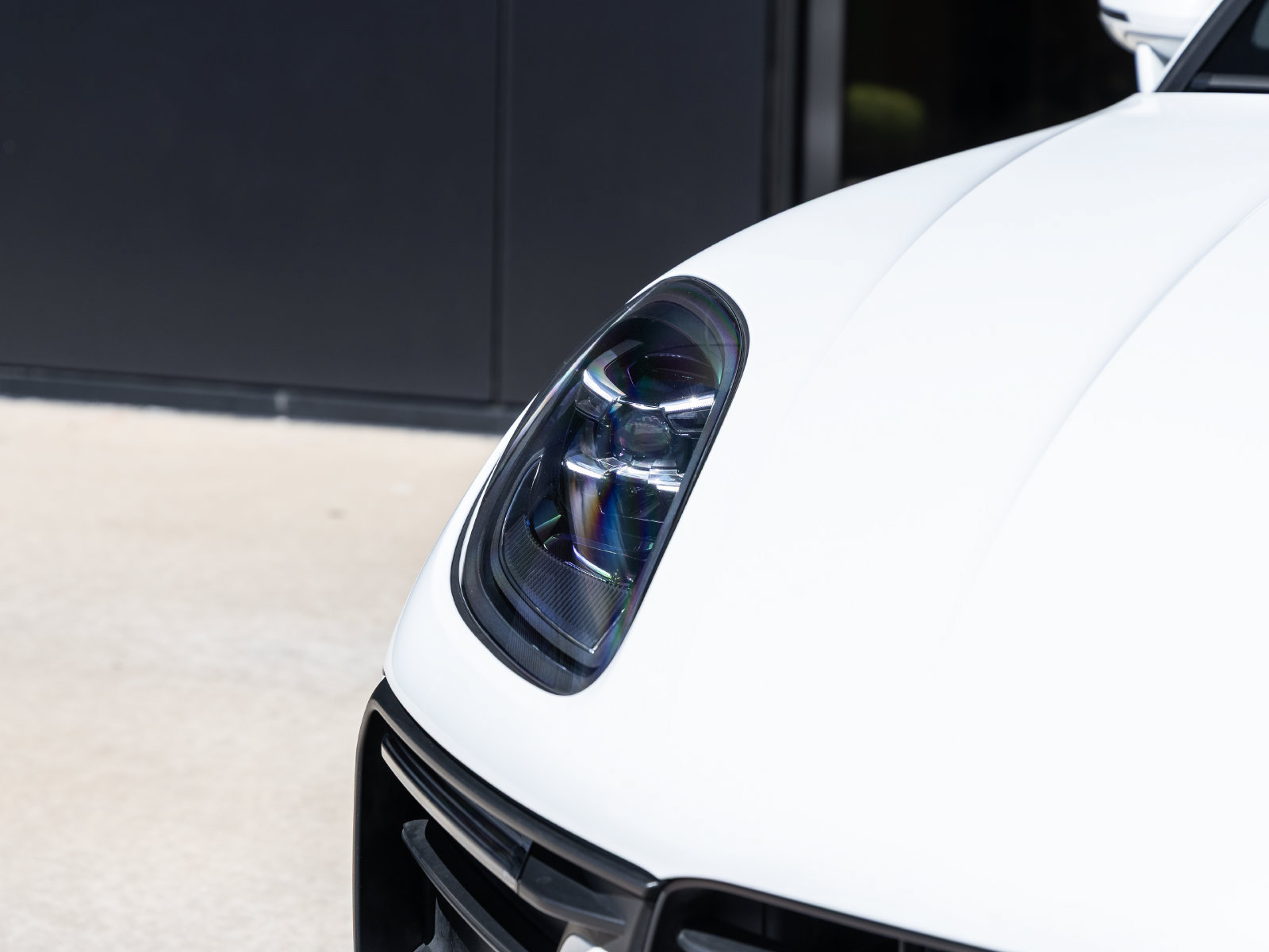 Certified 2024 Porsche Macan AWD/4WD image 18