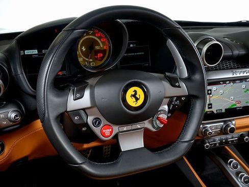 Used 2019 Ferrari Portofino image 31