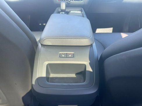 Used 2025 Volvo XC60 B5 Core AWD/4WD image 10