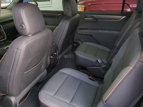 Used 2024 GMC Acadia AT4 w/ Luxury Package AWD/4WD image 13