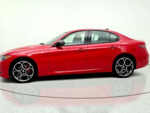 Used 2024 Alfa Romeo Giulia Ti AWD/4WD image 8