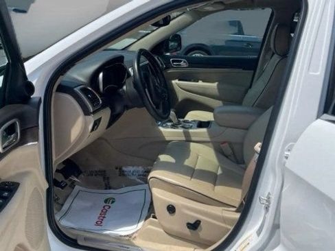 Used 2017 Jeep Grand Cherokee Overland w/ Jeep Active Safety Group RWD image 4