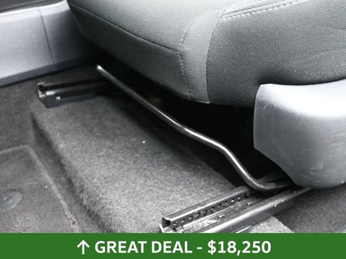 Used 2024 Nissan Rogue S image 25