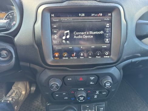 Used 2022 Jeep Renegade Latitude w/ Convenience Group image 16