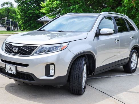 Used 2015 Kia Sorento LX FWD image 3