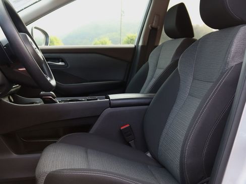 Used 2023 Nissan Rogue SV image 18