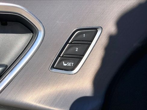 Used 2025 Acura RDX SH-AWD image 31