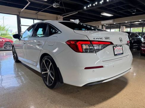 Used 2022 Honda Civic Touring image 5
