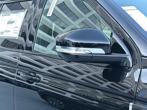 New 2026 Lincoln Navigator Reserve w/ Jet Appearance Package AWD/4WD image 11
