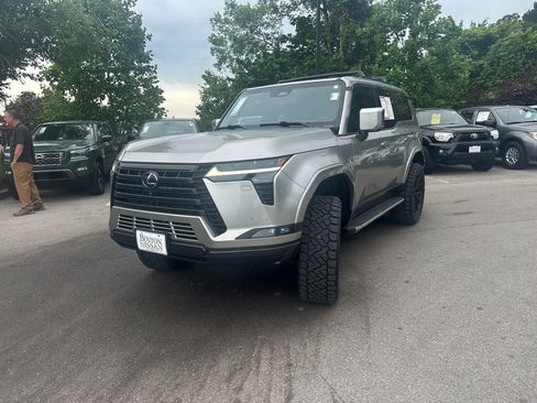 Used 2024 Lexus GX 550 w/ Accessory Package (2T) AWD/4WD image 3