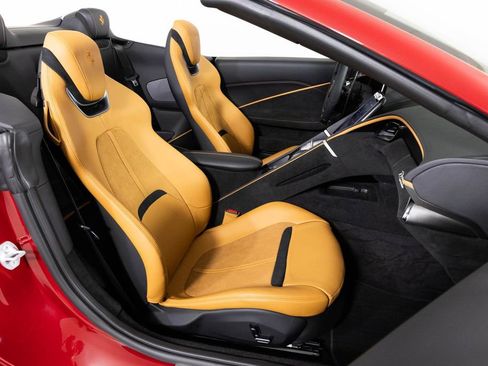 Used 2024 Ferrari Roma Spider image 43