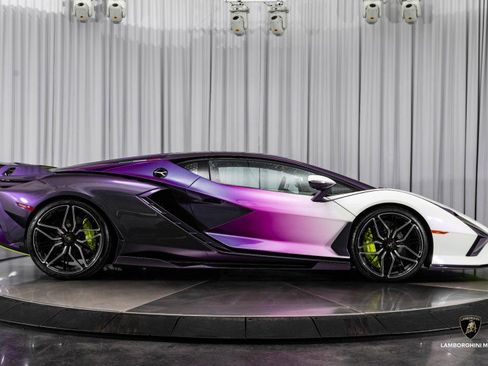 Used 2020 Lamborghini Sian Coupe image 37