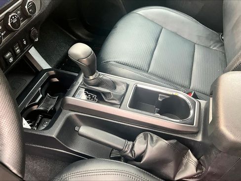 Certified 2018 Toyota Tacoma TRD Sport AWD/4WD image 16