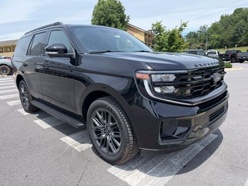 New 2026 Ford Expedition Platinum w/ Stealth Appearance Package AWD/4WD image 3