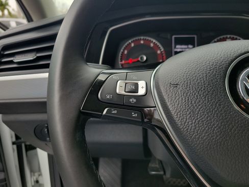 Used 2019 Volkswagen Jetta SE image 28