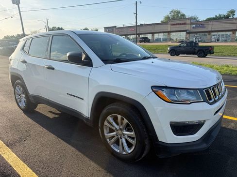 Used 2018 Jeep Compass Sport FWD image 12
