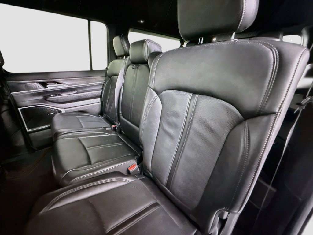 Used 2024 Jeep Wagoneer L Series II w/ Flexible Seating Group RWD image 24