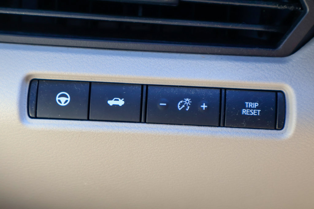 Used 2023 Nissan Altima 2.5 SV w/ SV Premium Package FWD image 18