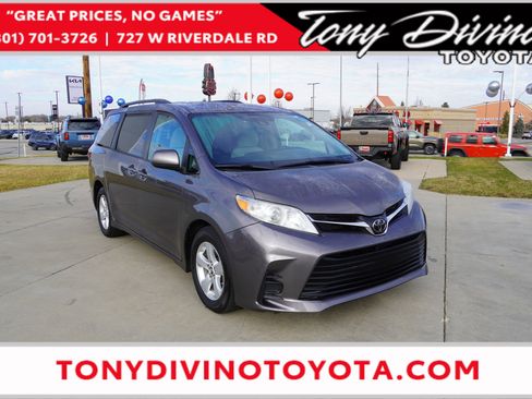 Used 2018 Toyota Sienna LE image 1