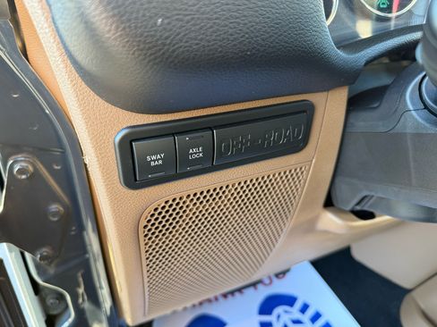 Used 2018 Jeep Wrangler Unlimited Rubicon w/ Connectivity Group image 24