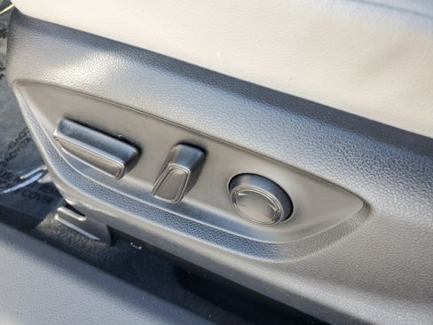 Used 2023 Toyota Camry SE image 14