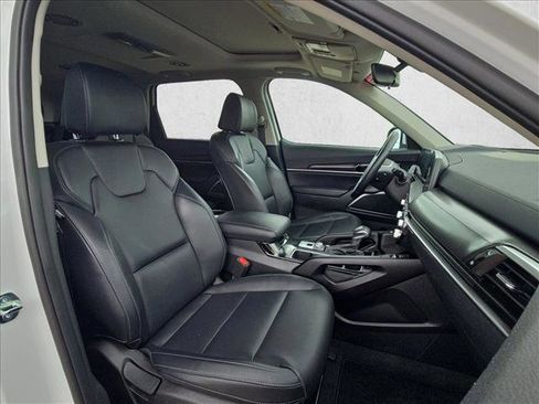 Used 2025 Kia Telluride S FWD image 19