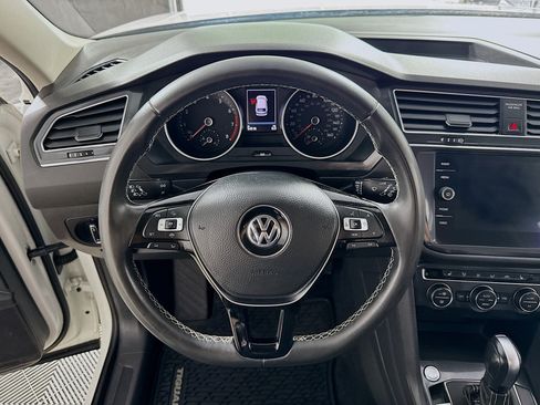 Used 2021 Volkswagen Tiguan SE AWD/4WD image 15